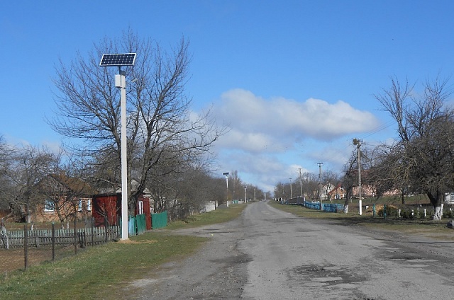 Українські села освітлюються вуличними ліхтарями на сонячній енергії
