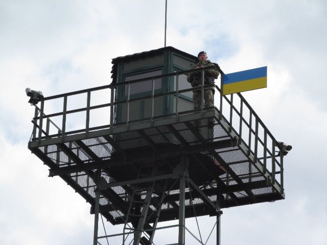 На кордоні з Росією встановили сторожову вежу, яка на 100% живиться від енергії сонця
