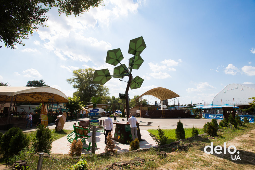 В Україні розробили енергодерево для підзарядки гаджетів