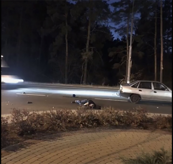 Край Ірпеня автомобіль збив двох пішоходів