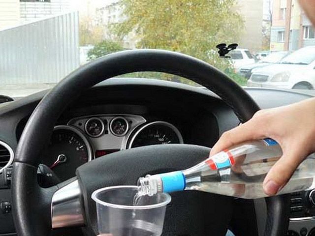 Випив смертельну дозу й… сів за кермо