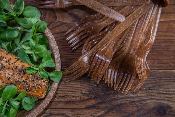 В Україні почали продавати одноразовий екологічний посуд, який розкладається за 30 днів (+ фото)