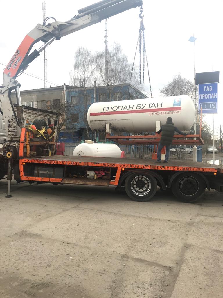 Під Києвом припинено роботу чотирьох АЗС (+ фото) 