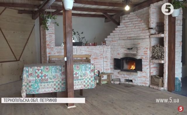 Енергоощадний будинок звели за два місяці з 5 тисяч порожніх пляшок 