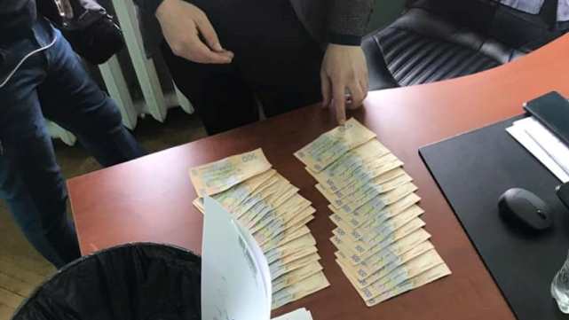 На хабарі 15 тисяч затримали начальника фіскальної служби Ірпеня 
