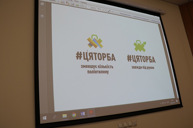 Депутатка з авоською прийшла на сесію – міськрада обмежила використання пластикових пакетів 