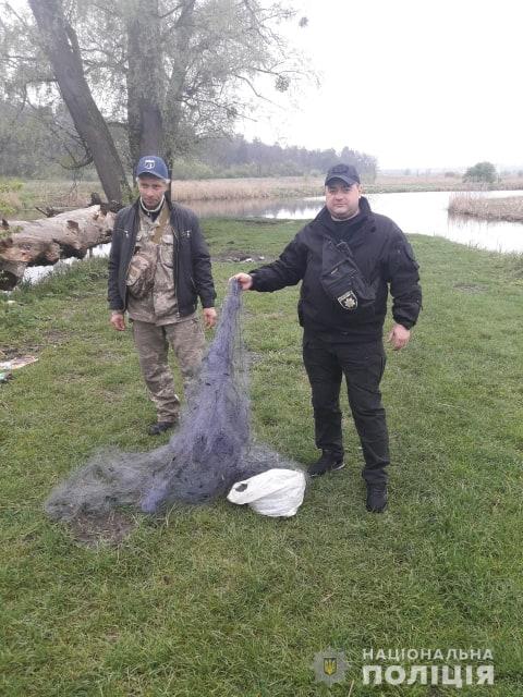 Операція «Нерест»: браконьєрів затримано, рибу випущено, сітки і човен вилучено 