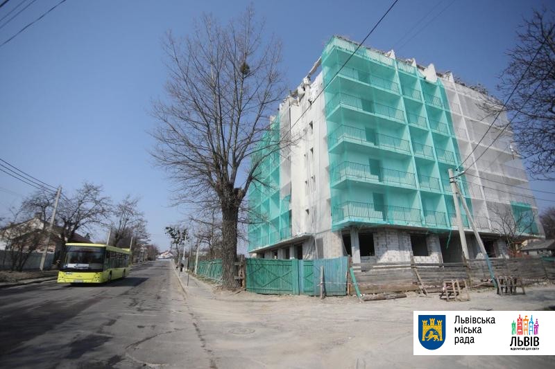 Повчальний прецедент: в Україні знесли першу незаконно споруджену багатоповерхівку (+ фото)