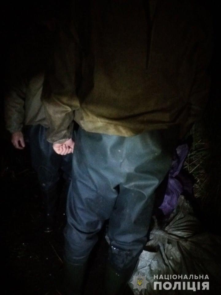 Операція «Нерест»: браконьєрів затримано, рибу випущено, сітки і човен вилучено 