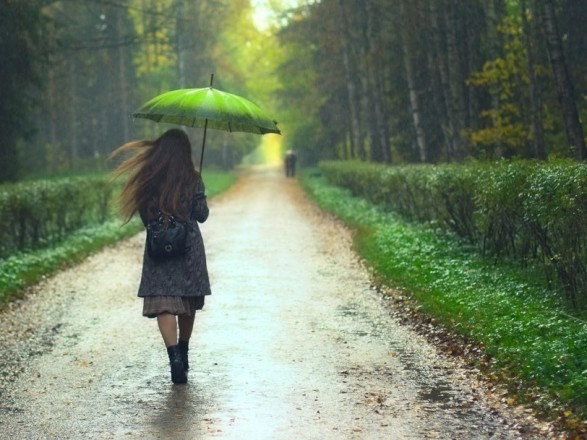 На вихідні обіцяють дощі та грози