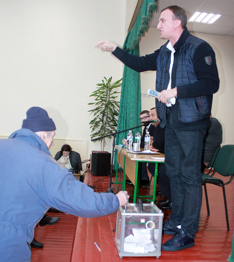 За виборчими маніпуляціями в 95 окрузі «стирчать вуха» Карплюка 