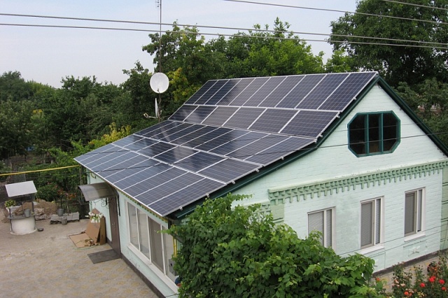 	 На Донеччині кожен власник приватної сонячної станції щомісяця забезпечує «зеленою» електроенергією 10 сімей