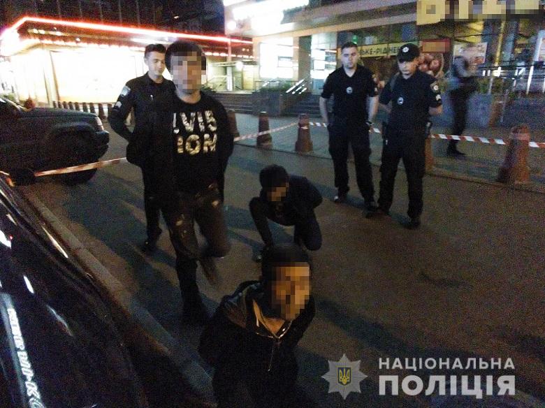 Розбірки між іноземцями в київському кафе закінчилися стріляниною 