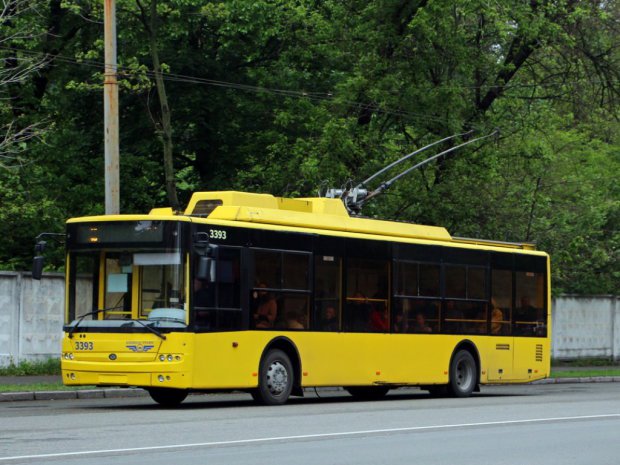 З 1 листопада київські школярі їздитимуть громадським транспортом безкоштовно лише за електронними картками 