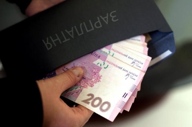 Середня зарплата штатних працівників склала 11 130 грн, або близько 89 гривень за годину 