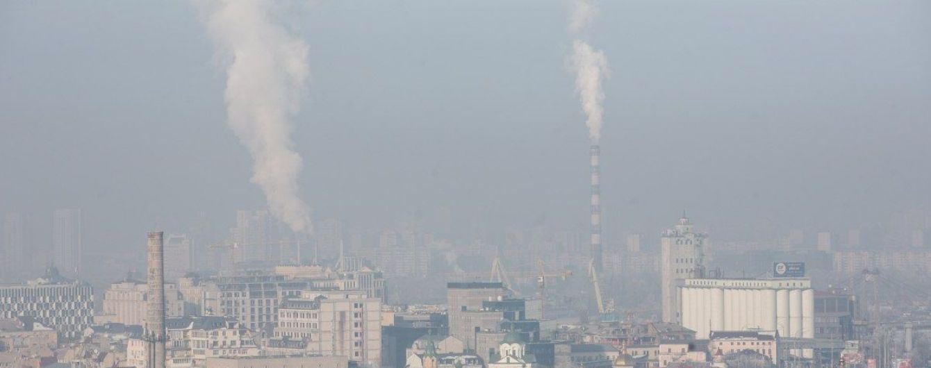 Після торф’яних пожеж під Києвом у різних районах столиці перевіряли чистоту повітря