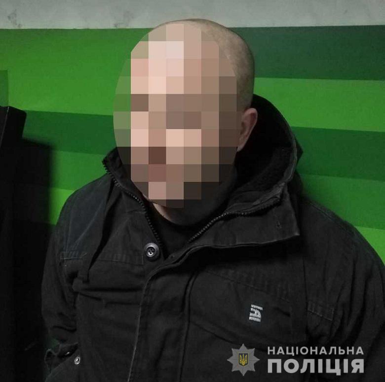 Понад 4000 доларів видурив шахрай у довірливої пенсіонерки під приводом «виручити» її сина