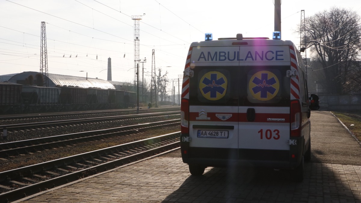 Біля залізничної колії знайдено загиблу жінку 
