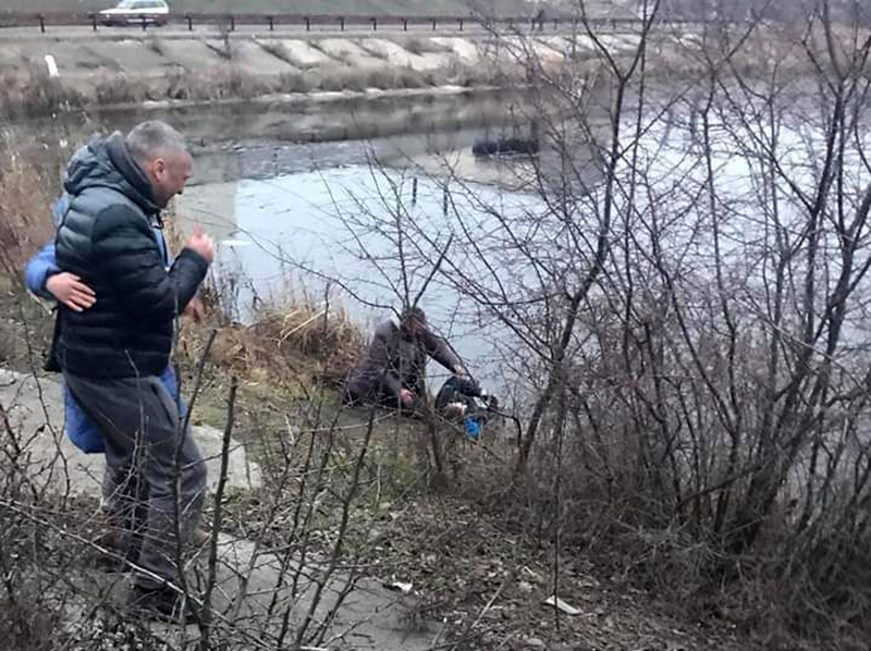 Потопельник у позі ембріона: від побаченого знепритомніло з десяток очевидців, викликали кілька швидких 