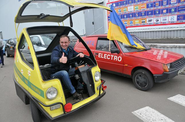 За парковку авто з ДВЗ на місцях для електромобілів запроваджено штраф до 510 гривень