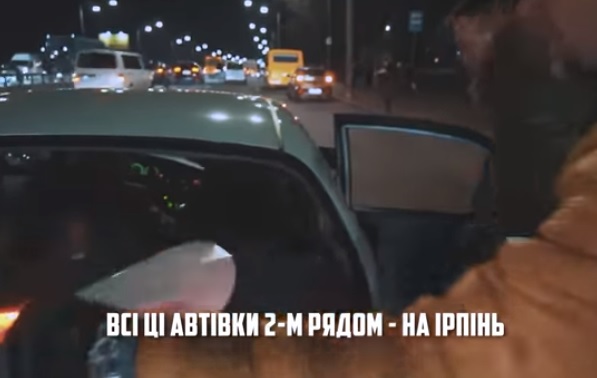 Посадка у другому ряду: на Академмістечку битви за пасажирів між маршрутками і попутками 