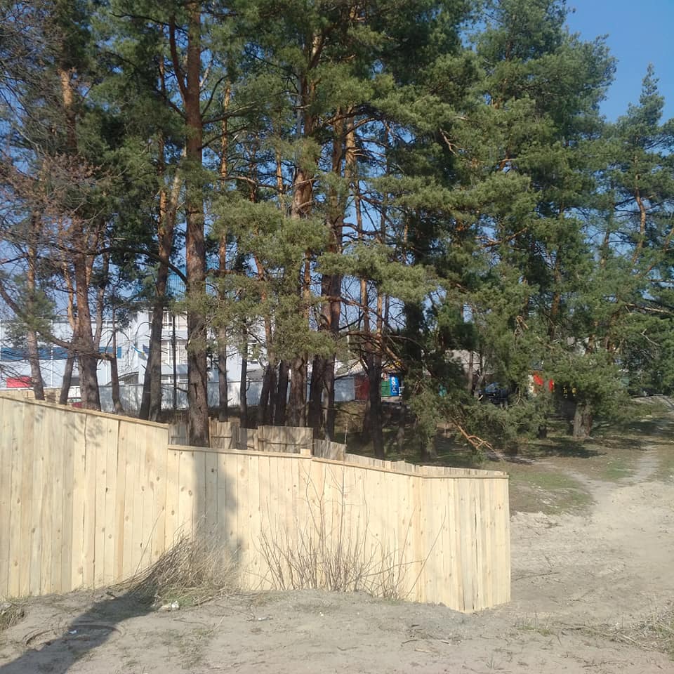 Депутат зніс хреста і знак Героям Небесної Сотні заради комерційного будівництва 