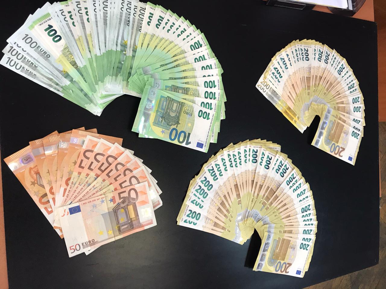 На 1,4 млн грн валюти вилучили митники у заробітчанки з Іспанії