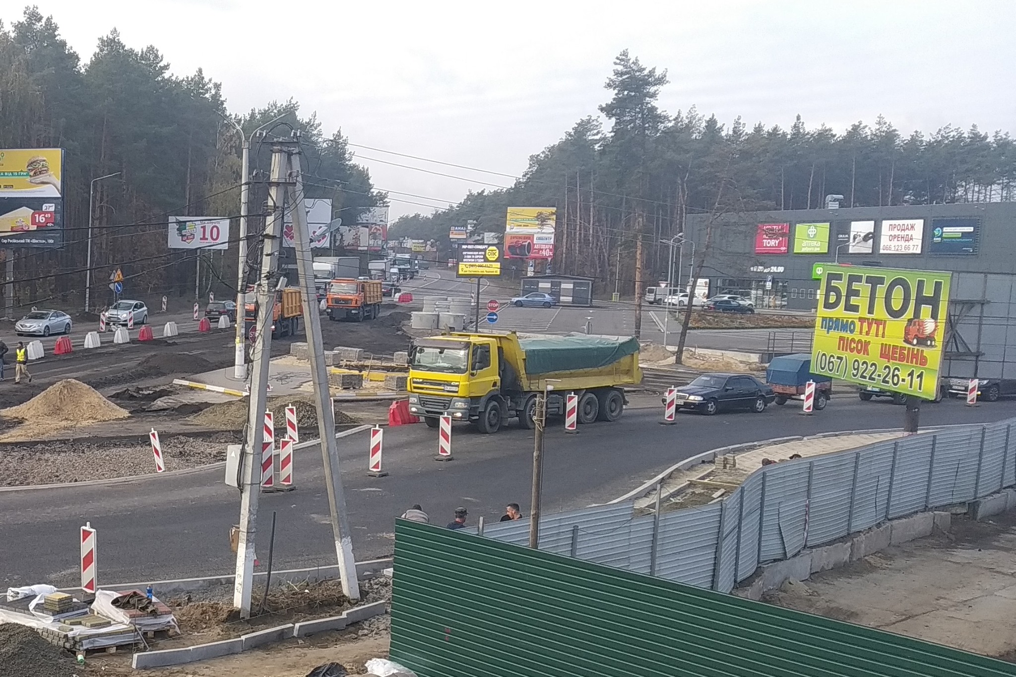 На трасі Київ–Ковель… викрали 6 електроопор і 300 метрів дроту 