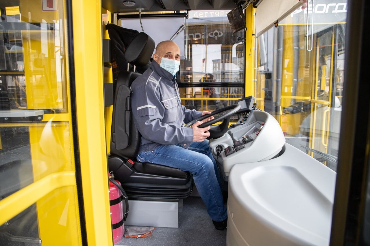 Громадський транспорт під карантинним контролем: всі в масках і не більше 50% завантаженості 