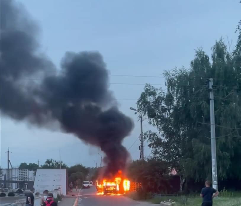 На вулиці Донецькій згорів автомобіль (+ фото) 