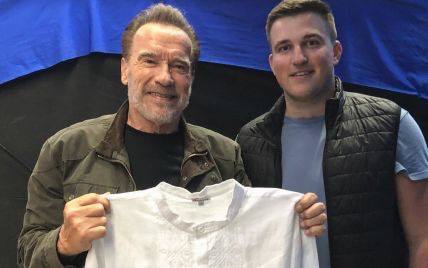 Бучанець подарував Шварценеггеру українську вишиванку (ФОТО)