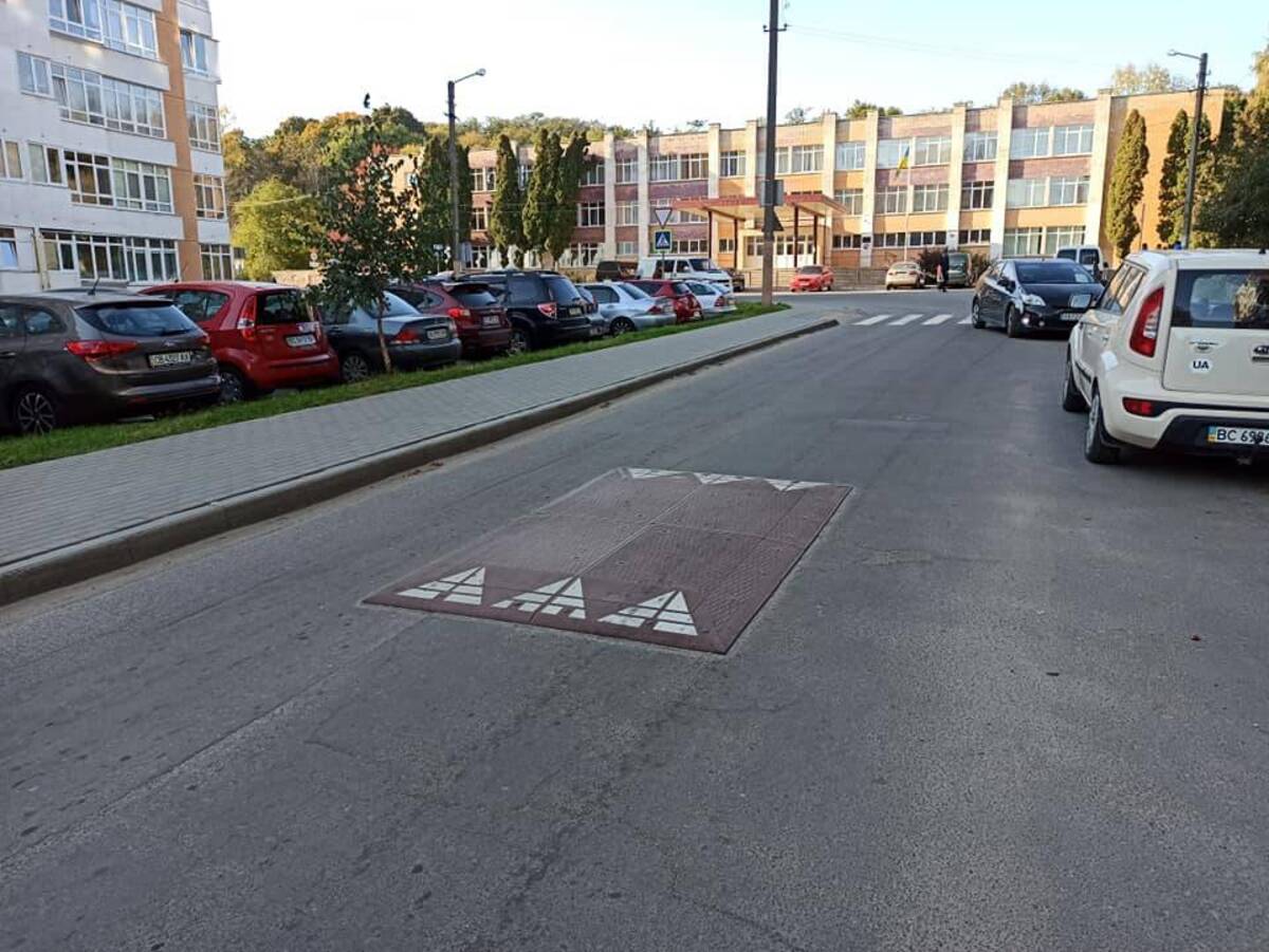 На київських вулицях для зменшення швидкості встановлять «берлінські подушки» по 23 тисячі кожна 