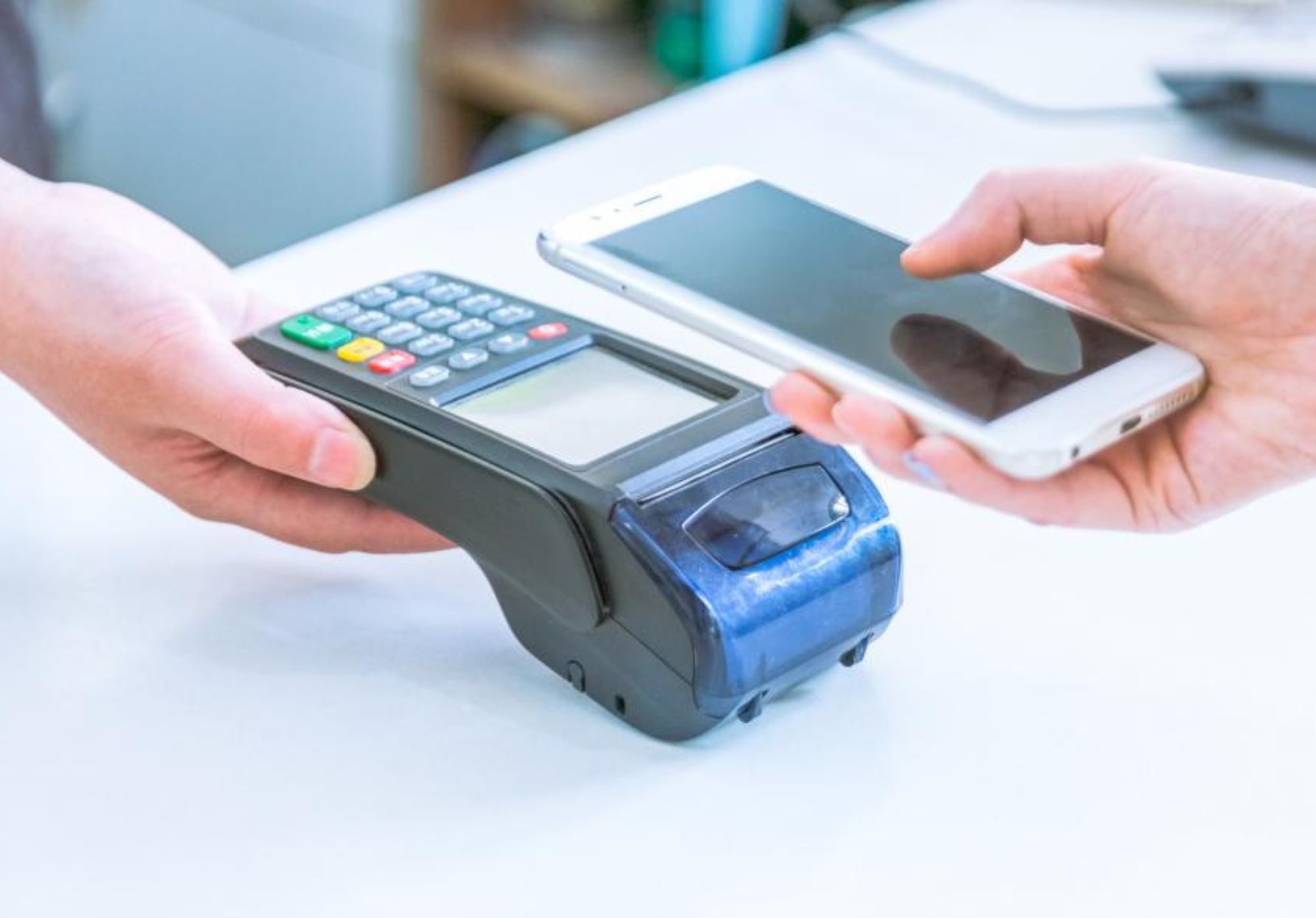 Які суб’єкти господарювання звільняються від штрафних санкцій за порушення вимог закону про застосування РРО з початку дії воєнного стану