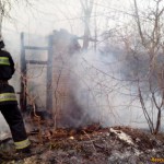 Пожежа напівзруйнованого будинку в Ірпені
