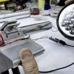 Умілець облаштував ліхтар, який працює від труби опалення