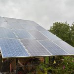 Бабуся не платить за електроенергію і заробляє на 5-кіловатній сонячній станції $500 у рік