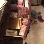 Чиновники «засівали» вулиці пачками доларів (+фото)