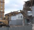 Суд арештував ділянку під знесеним військкоматом, яку Ірпіньрада передала 21-річному студенту (відео)