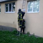 Рятувальники зняли з даху дитину, яка не могла спуститися самостійно (+ фото)