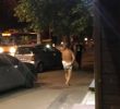 Столичними вулицями ходив голий чоловік і просив у перехожих штани (фото)