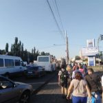 У Києві на Академмістечку в годину пік перекрили трасу, люди добираються на роботу кілька кілометрів пішки