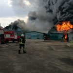 Густі клуби диму над Депутатською вулицею – у Бучі згоріли склади (+ фото, відео)