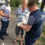 На хабарі $5000 затримано слідчого прокуратури Київщини разом з посередником (+ фото)