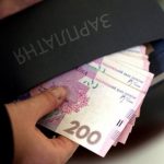 Середня зарплата штатних працівників склала 11130 грн, або близько 89 гривень за годину