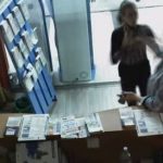 Клієнтка побила на робочому місці працівницю інтернет-компанії (відео)