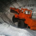 Кучугури солі та піску – комунальники готуються до снігу (+ фото)