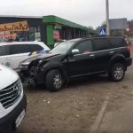 КамАЗ-бетономішалка внаслідок аварії перекинувся і врізався у стіну сільради (+ фото, відео)