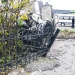 КамАЗ-бетономішалка внаслідок аварії перекинувся і врізався у стіну сільради (+ фото, відео)