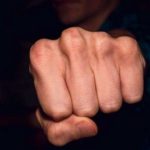 Люди влаштували самосуд над злочинцем, який пограбував літню людину