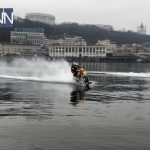 Колесами по воді: мотоцикліст переїхав 5-кілометрову ділянку Дніпра (+ фото)